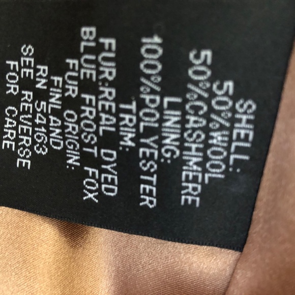 St. John Designer Cashmere/Wool coat with fur trim - Picture 4 of 4